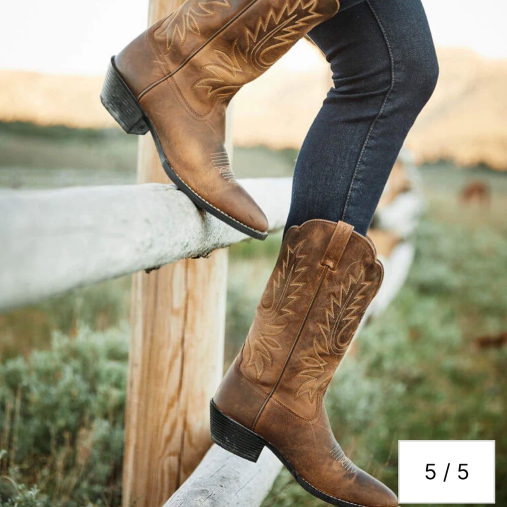 ARIAT •WOMEN'S HERITAGE R TOE WESTERN BOOT - DISTRESSED BROWN